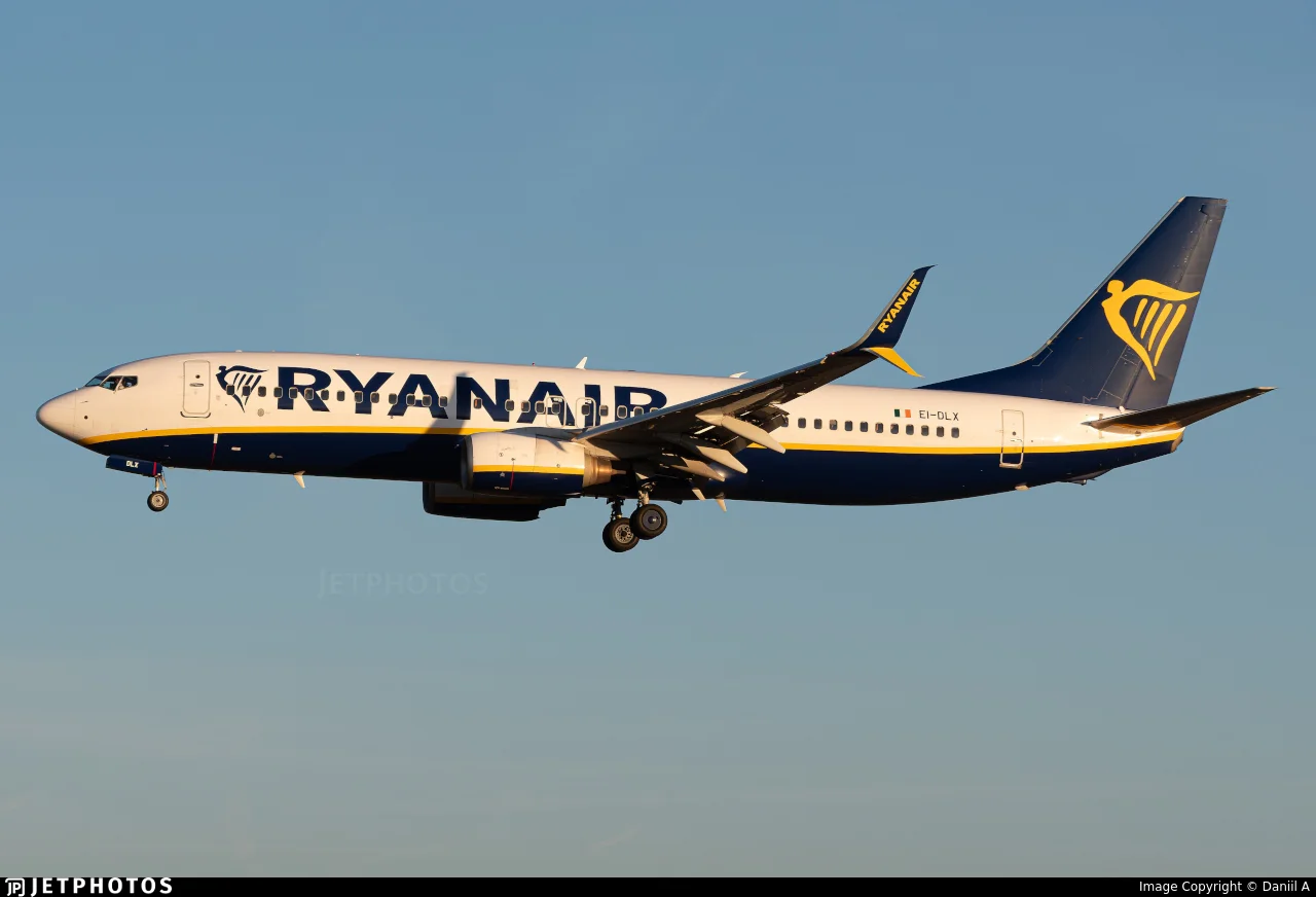 Ryanair EI-DLX B738