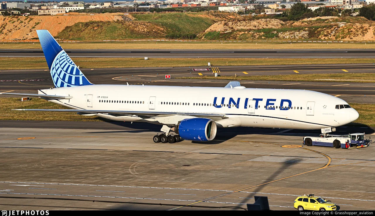 United Airlines N782UA B772