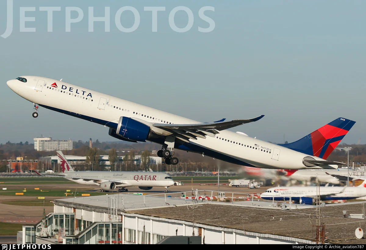 Delta Air Lines N413DX A339