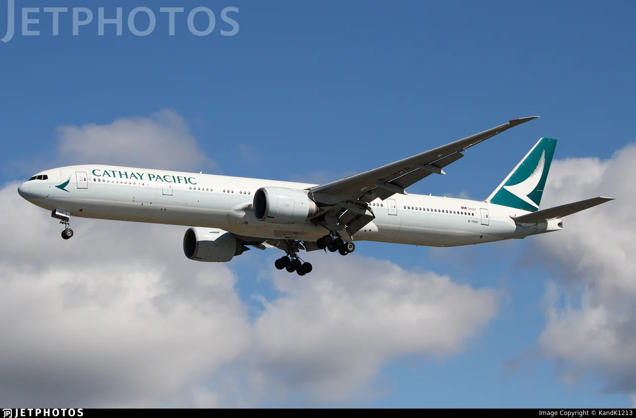 Cathay Pacific B-HNR B77W