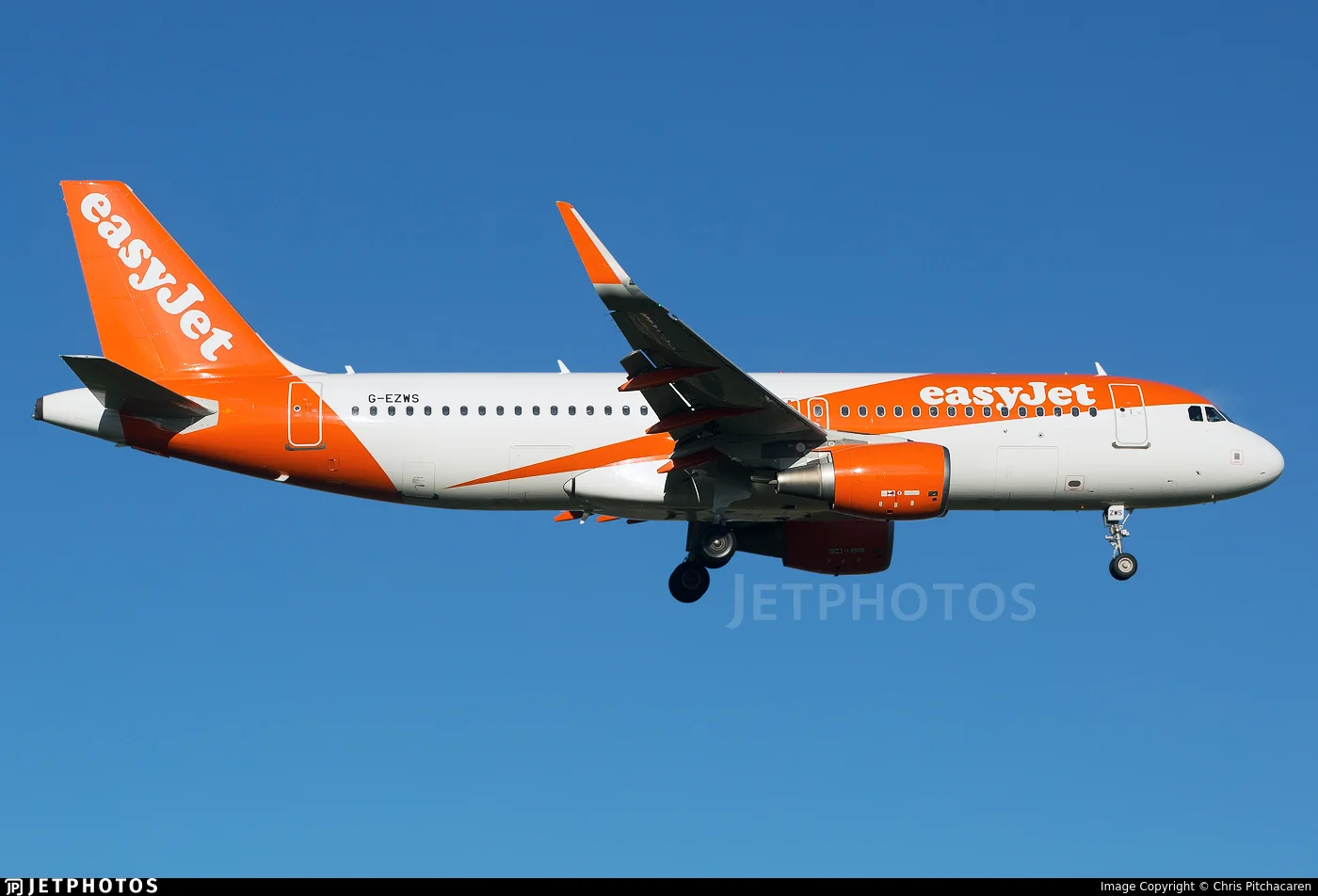 easyJet G-EZWS A320