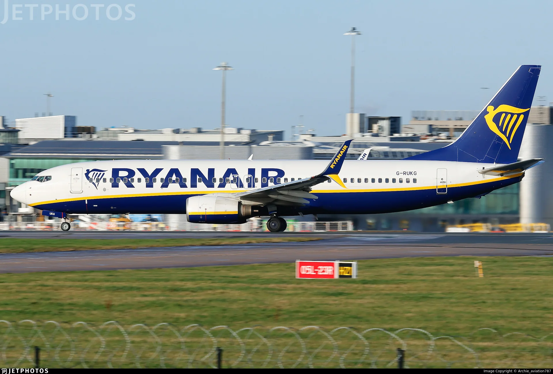 Ryanair UK G-RUKG B738