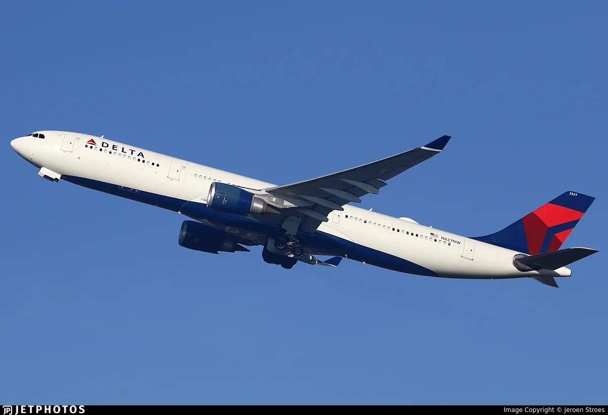 Delta Air Lines N827NW A333