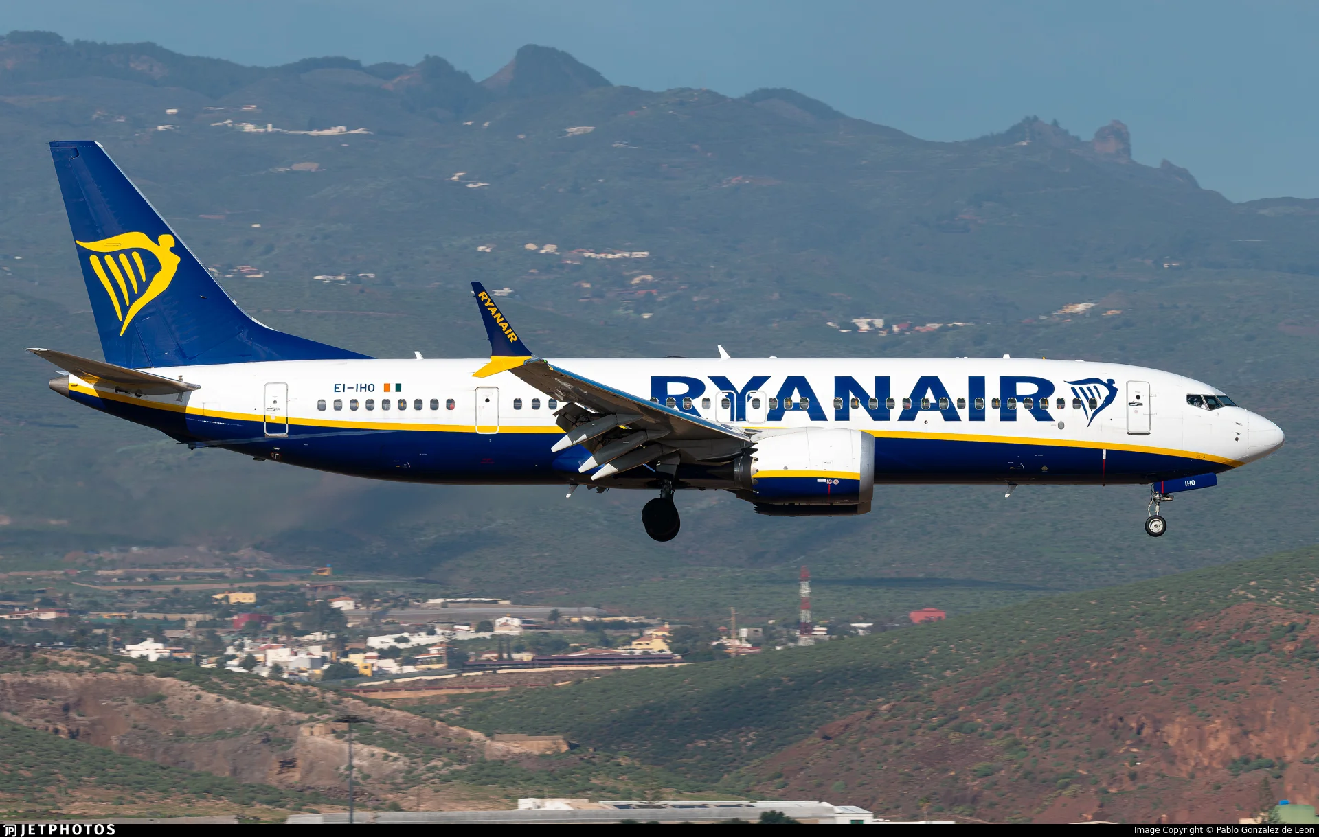 Ryanair EI-IHO B38M