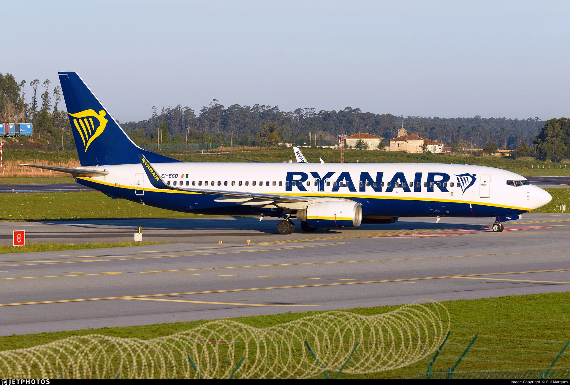 Ryanair EI-EGD B738