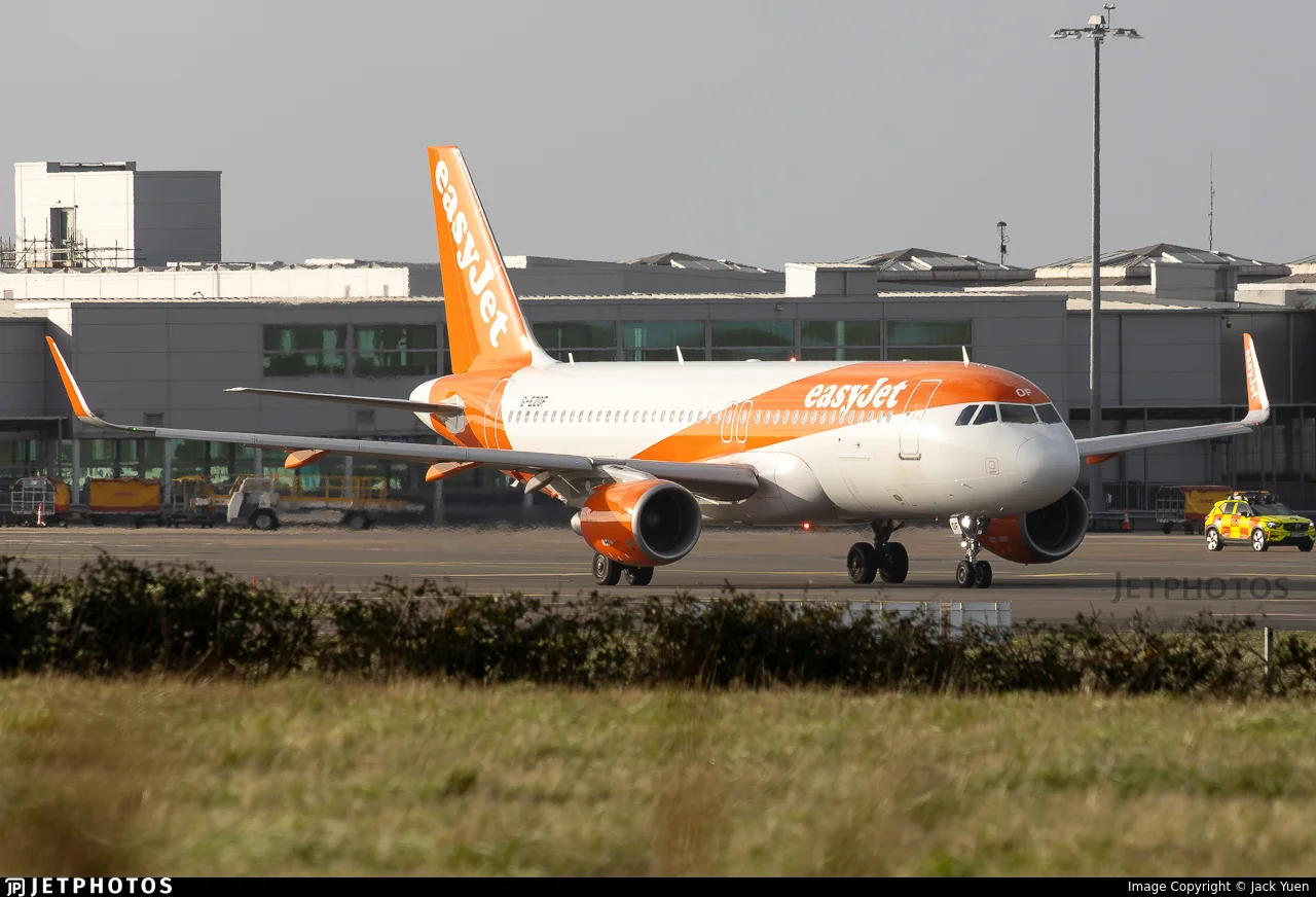 easyJet G-EZOF A320