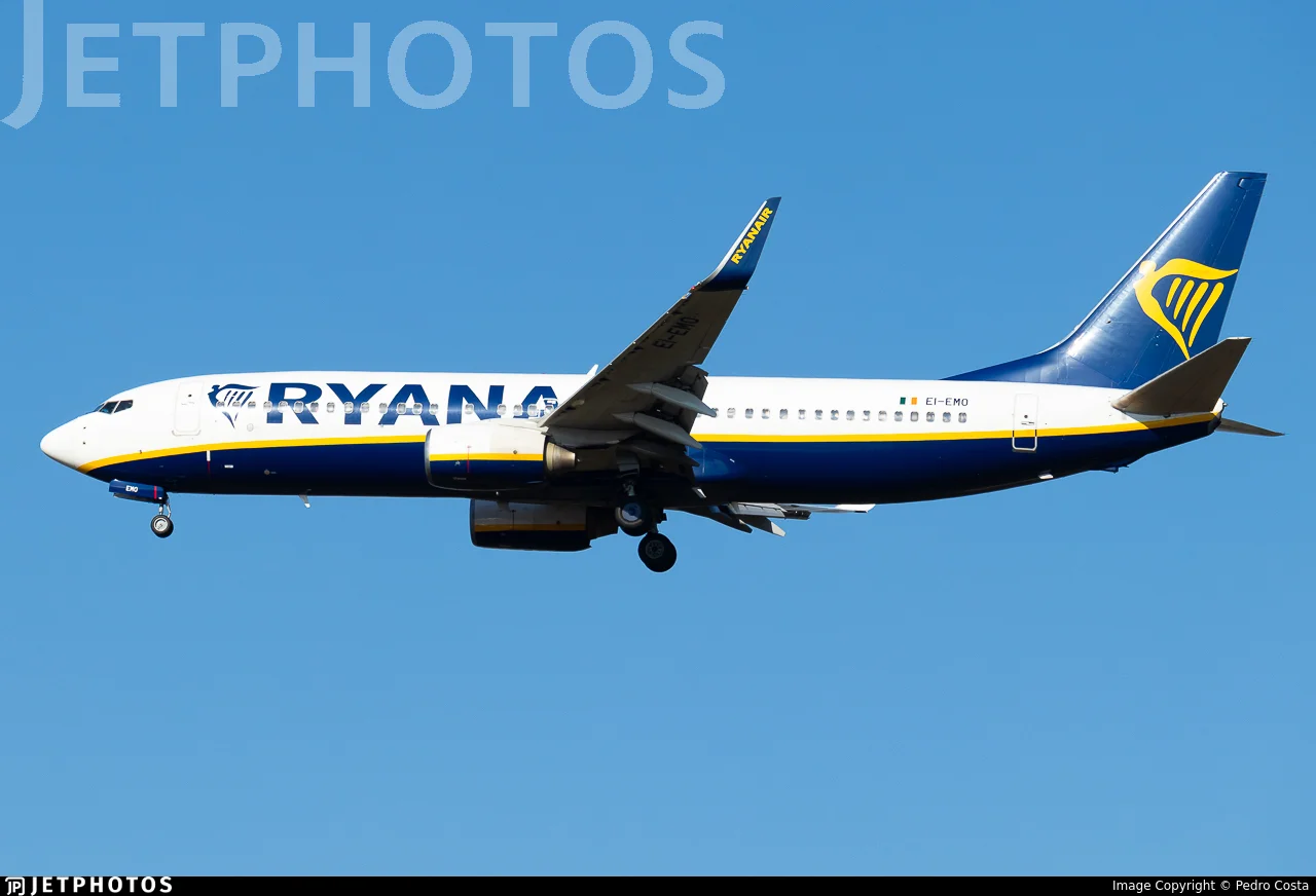 Ryanair EI-EMO B738