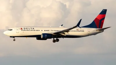 Delta Air Lines N3737C Boeing 737-832