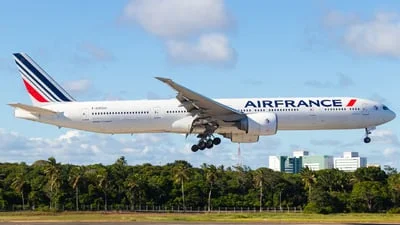 Air France F-GSQU Boeing 777-328ER