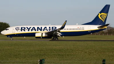 Ryanair SP-RSV Boeing 737-8AS