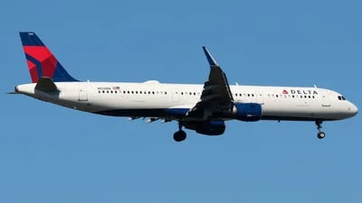 Delta Air Lines N326DN Airbus A321-213