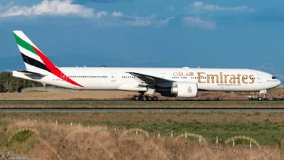Emirates A6-ECW Boeing 777-31HER