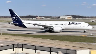 Lufthansa D-ABPL Boeing 787-9 Dreamliner
