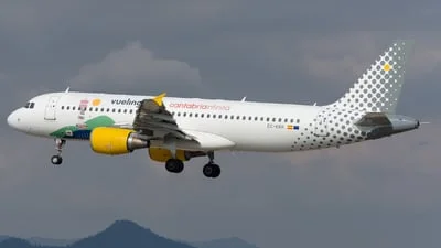 Vueling EC-KRH Airbus A320-214