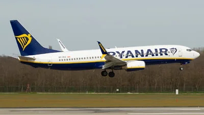 Ryanair (Buzz) SP-RKZ Boeing 737-8AS