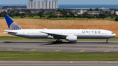 United Airlines N2135U Boeing 777-322ER