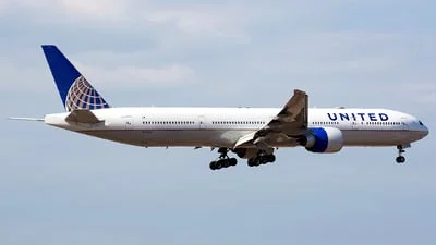 United Airlines N2333U Boeing 777-322ER