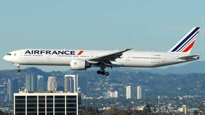 Air France F-GZNQ Boeing 777-328ER