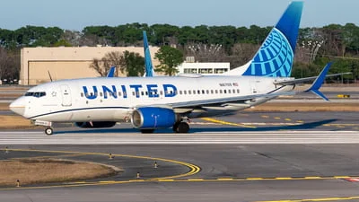 United Airlines N16709 Boeing 737-724