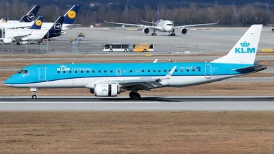 KLM Cityhopper PH-EZF Embraer ERJ-190-100STD
