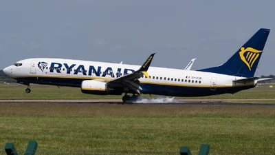 Ryanair EI-DCW Boeing 737-8AS