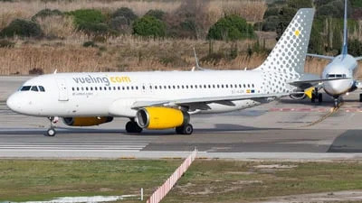 Vueling EC-LUN Airbus A320-232