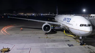 United Airlines N2332U Boeing 777-322ER