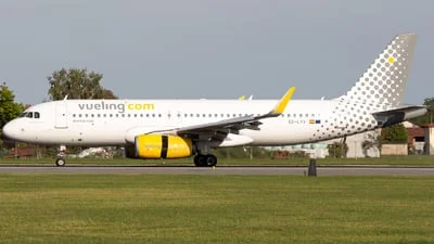 Vueling EC-LVV Airbus A320-232