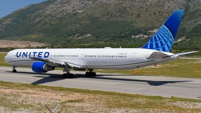 United Airlines N76064 Boeing 767-424(ER)