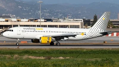 Vueling EC-MUM Airbus A320-214