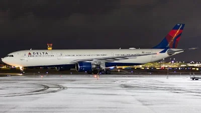 Delta Air Lines N831NW Airbus A330-302