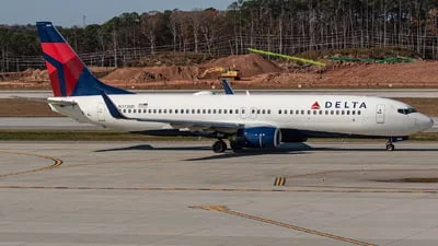Delta Air Lines N3735D Boeing 737-832