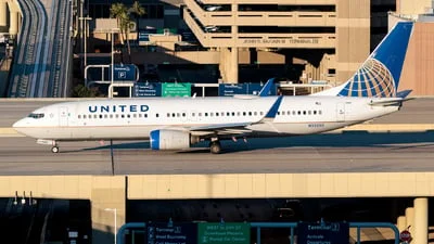United Airlines N33289 Boeing 737-824