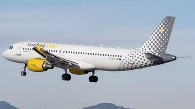 Vueling EC-MCU Airbus A320-214