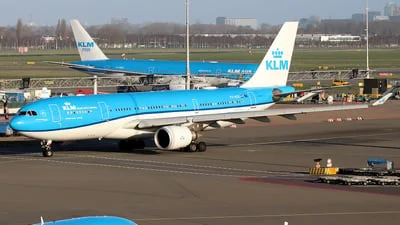 KLM Royal Dutch Airlines PH-AOE Airbus A330-203