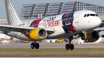Vueling EC-LVU Airbus A320-214