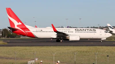 Qantas VH-VYE Boeing 737-838