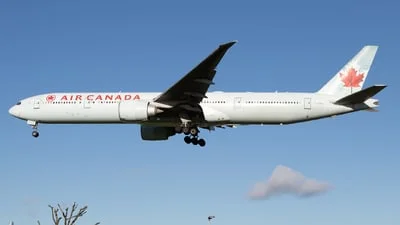 Air Canada C-FIVQ Boeing 777-333ER