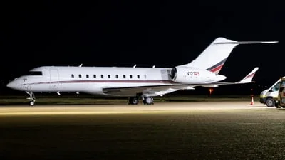 NetJets Aviation N121QS Bombardier BD-700-1A11 Global 5500
