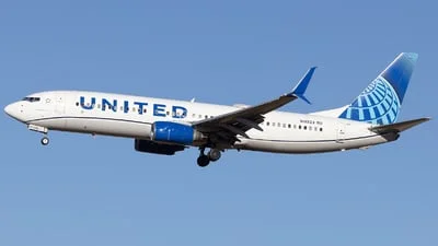 United Airlines N18223 Boeing 737-824