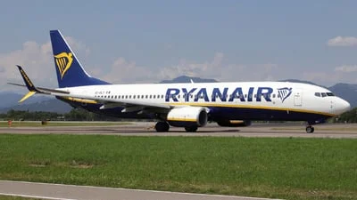 Ryanair EI-DLY Boeing 737-8AS
