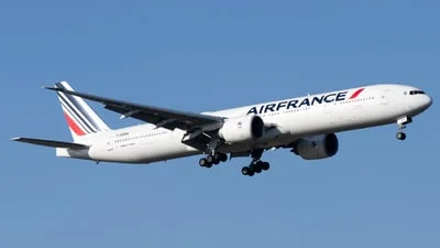 Air France F-GZNH Boeing 777-328ER
