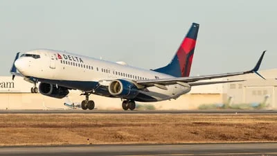Delta Air Lines N380DA Boeing 737-832