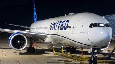 United Airlines N2352U Boeing 777-322ER