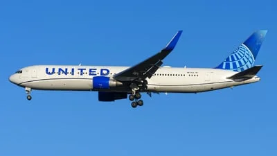 United Airlines N676UA Boeing 767-322(ER)