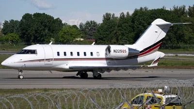 NetJets Aviation N225QS Bombardier CL-600-2B16 Challenger 650