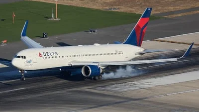 Delta Air Lines N171DZ Boeing 767-332(ER)