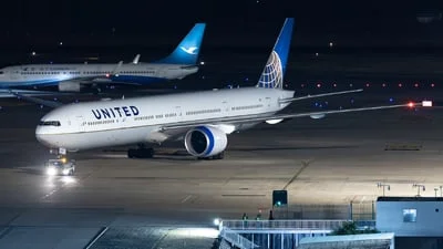 United Airlines N2737U Boeing 777-322ER