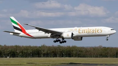 Emirates A6-ECJ Boeing 777-31HER