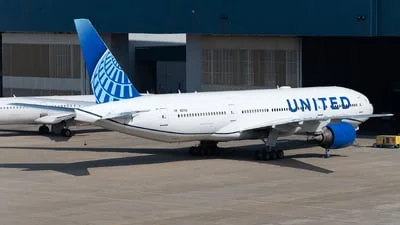 United Airlines N217UA Boeing 777-222(ER)